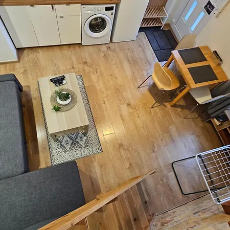 Lägenhet Next To The Metro Line 4 *