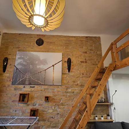 Lägenhet Next To The Metro Line 4 *