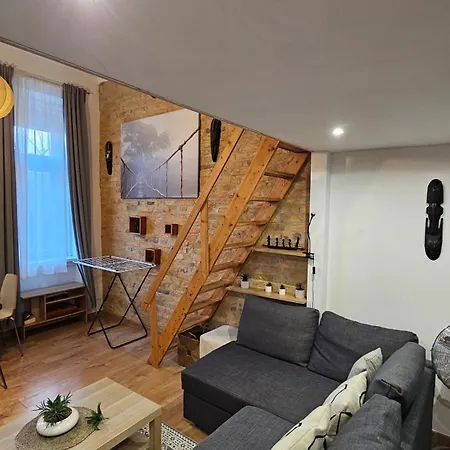 Lägenhet Next To The Metro Line 4