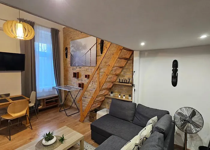 Lägenhet Next To The Metro Line 4