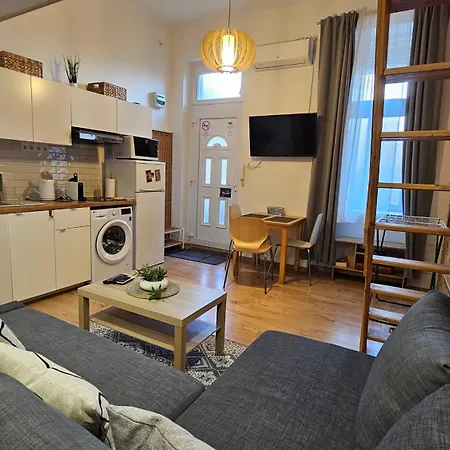 Next To The Metro Line 4 * بودابست