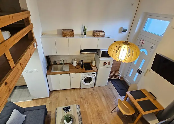 Apartmán Next To The Metro Line 4 *