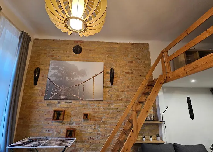 Apartmán Next To The Metro Line 4 *